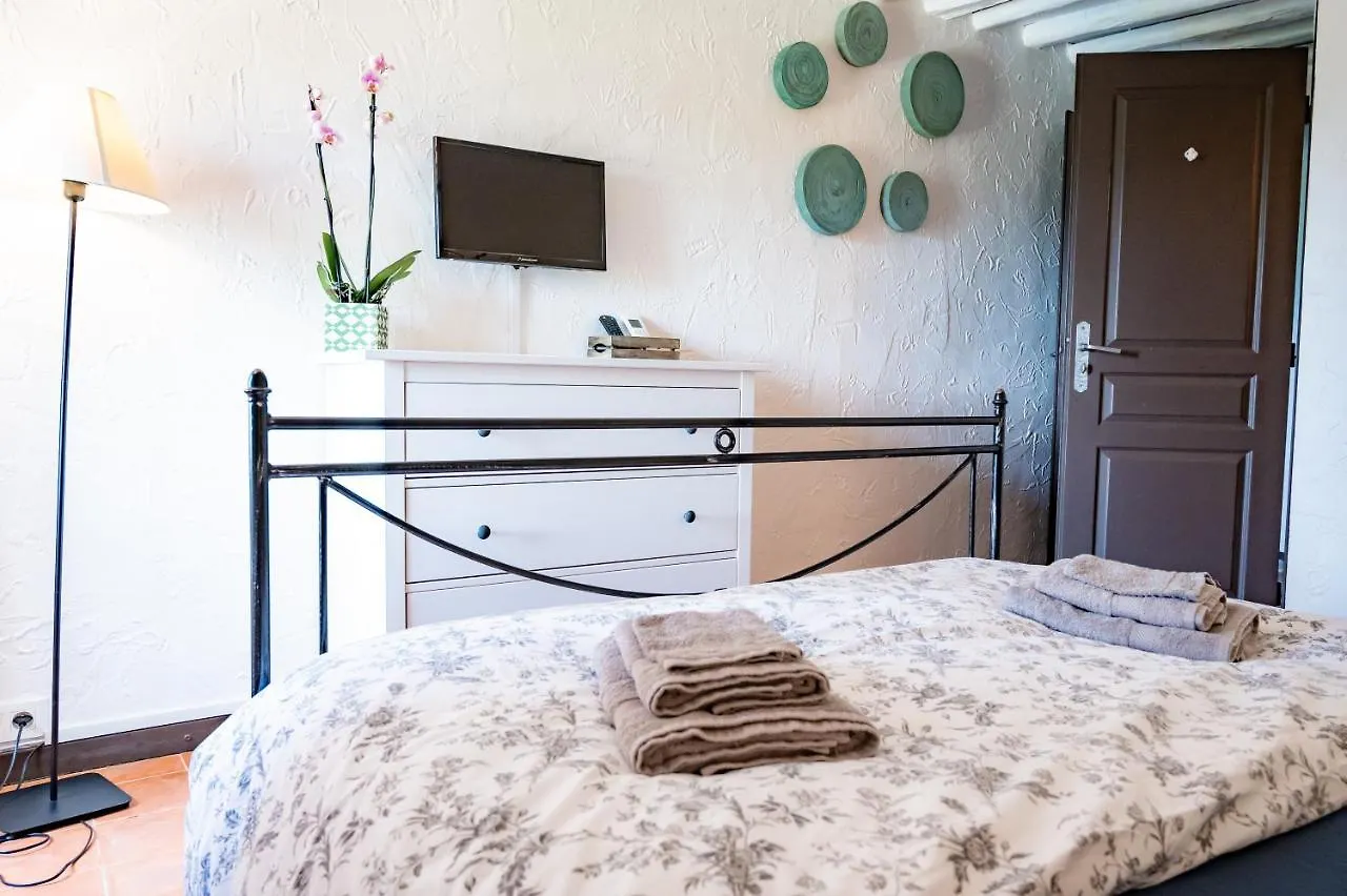 Bed and Breakfast Fleur De Lys Fayence Nocleg ze śniadaniem